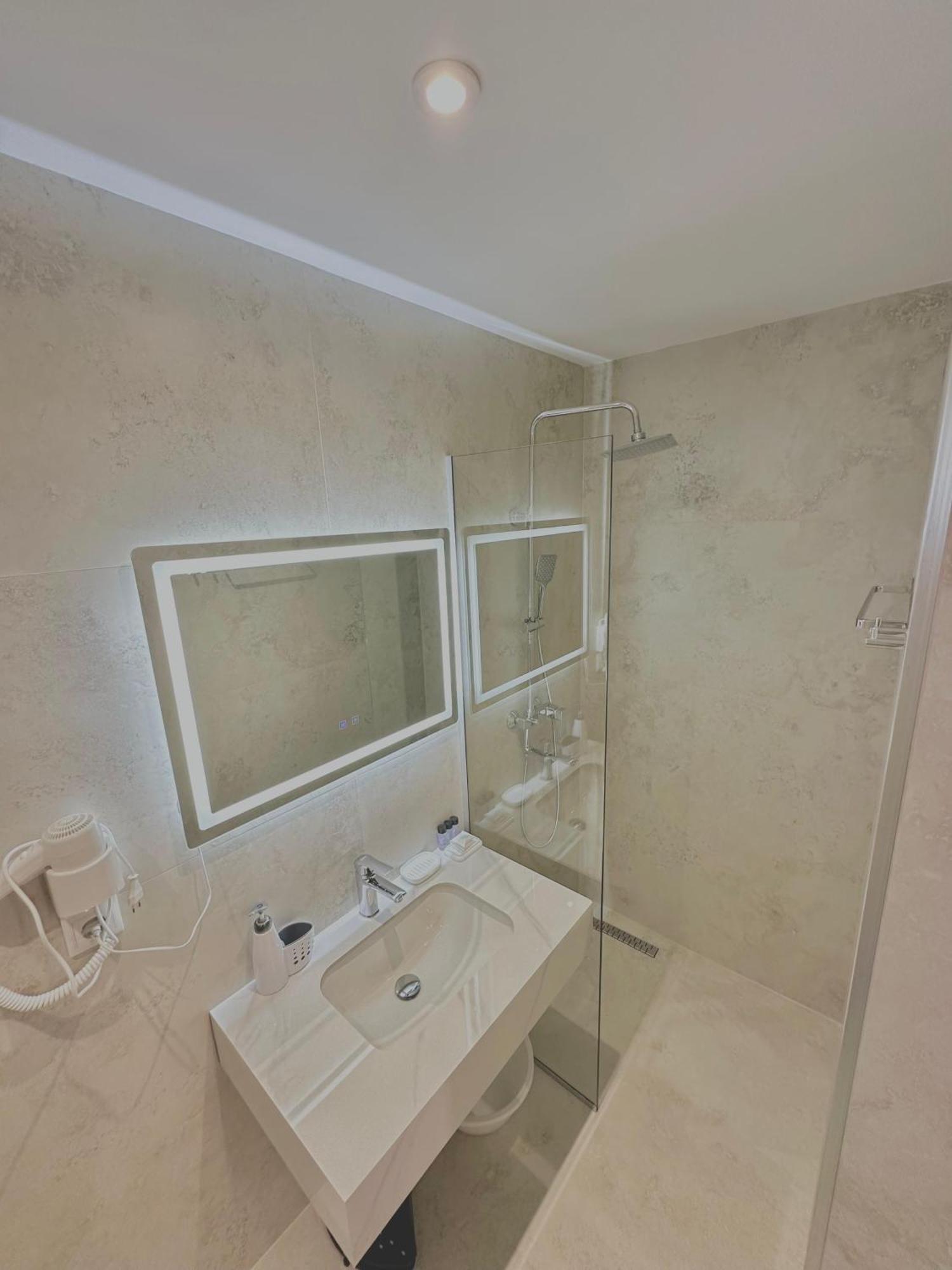 Lido Apartments Himara Szoba fotó